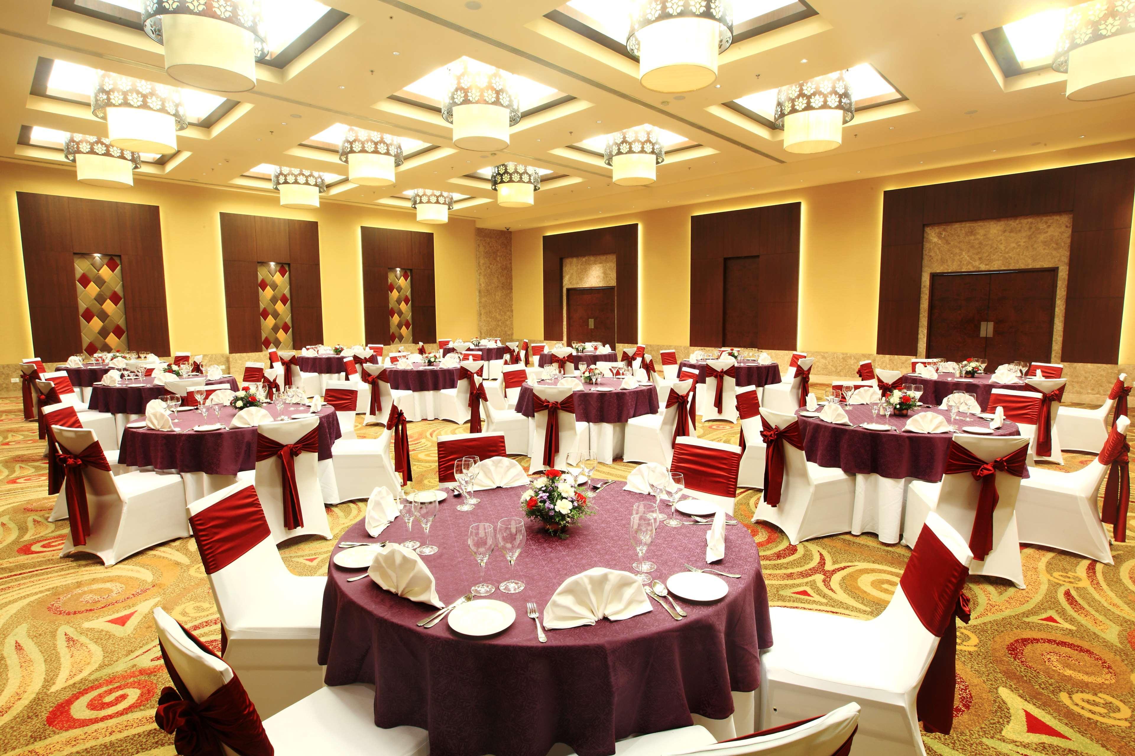 Radisson Blu Hotel Chennai City Centre Restaurant foto